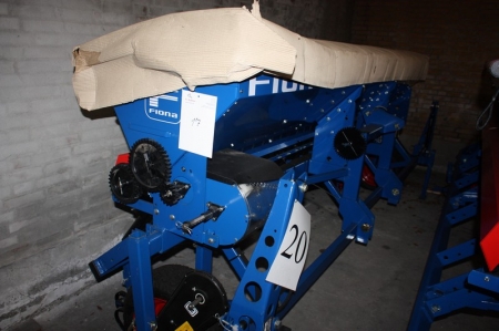 Seeding machine, Fiona Euro SR. 4.0 meters. Walkway and parts for seed tube included. Gangway included, but not attached. One seed tube is missing i right hand side (text updated 27.09.2013)