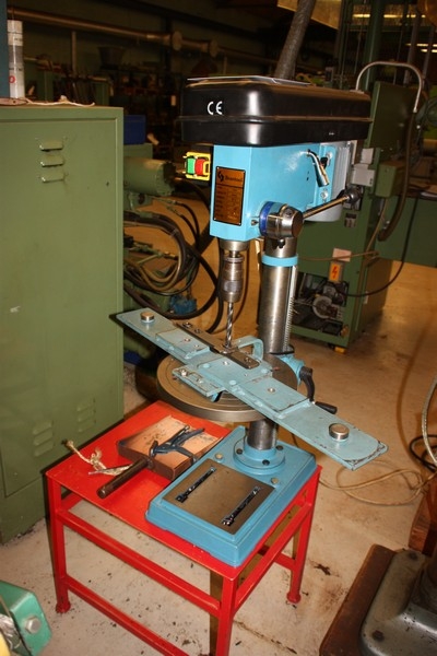 Drill press, Scantool, type 16A. Capacity: 16 mm. Spindle: MT2. Speed: 12 Motor: 1 hp. Year 1997