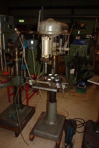 Søjleboremaskine, monteret med lufthydraulisk presse