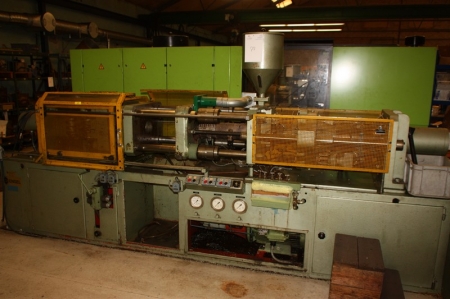 Plastic molding machine, Engel, type 100/200. SN: 1960. Press: 80 AT. Distance between columns: 370 x 230 mm