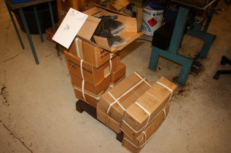 5 x box of chains, labeled DIN 415 x 62 rollers, 50 pcs + 3 boxes of chains marked 415 H x 126 L, 30 pcs, etc.