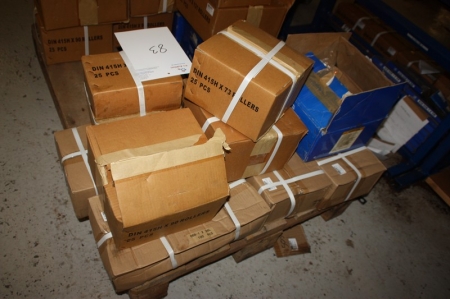 Various chains, including mark DIN 415 x 73 rollers, 25 pcs + boxes labeled 06B-1 x 36 L, 100 pcs, etc.