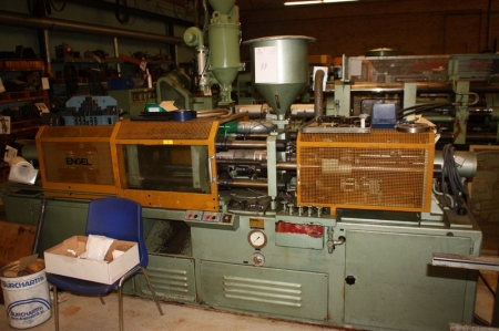 Plastic molding machine, Engel, type ES 50/100 SN: 3492. Year 1969. Press: 140 AT. Distance between columns: 330 x 200 mm