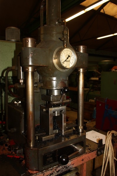 Hydraulisk presse, Result, type H.P. 5: 1205 + bord + skruestik