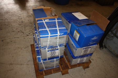 Pallet with chains, 12 boxes of which 2 are opened, labeled ANSI 415H x 176 rollers. 20 pcs