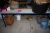 Rullebord med 2 plader + indhold, bl.a. luftpopnittepistol i stander + arbejdsbord, 2000 x 450 mm - uden indhold
