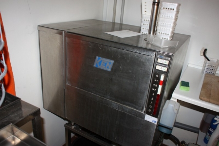 Industriopvaskemaskine, KEN, type 900, med tidsstyret afkalkningsanlæg + 2 bakkevogne med plastbakker og 4 tallerkenkarruseller + rengøringsmiddel, Suma Lima
