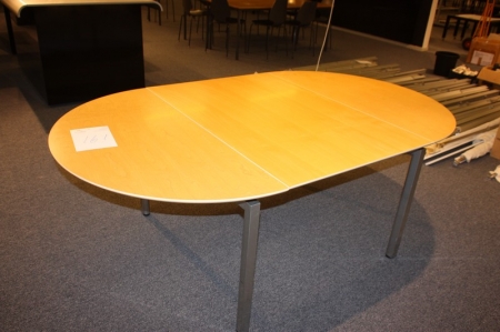 Display table with intermediate plate