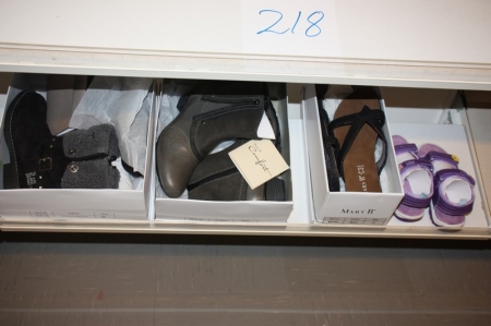 Vinterstøvle, 32 + damestøvle, 38 + damesandal, 37 + sandal, 28