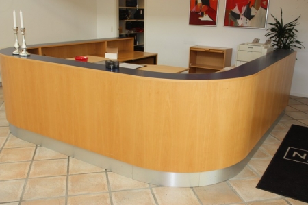 Reception desk, a U-shape. Length x width approx. 3 x 3 meters