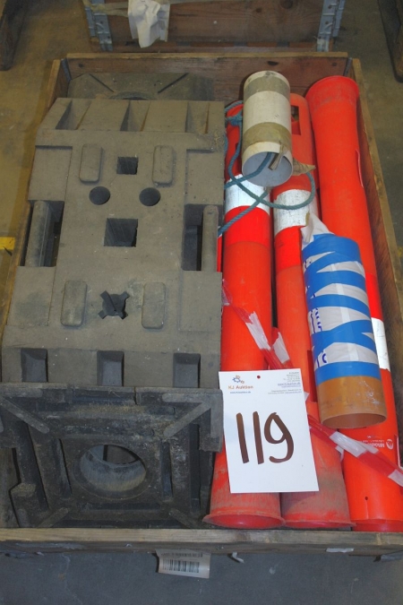 Pallet with marking posts