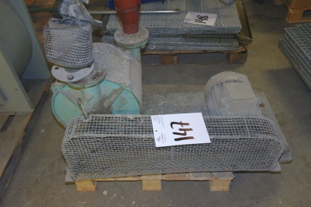 Pallet with suction / blower motor