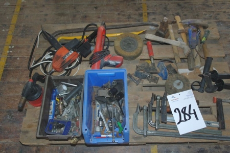Pallet with various hand tools + Power
