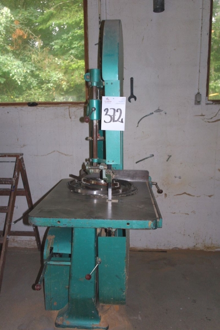 Band saw with blades