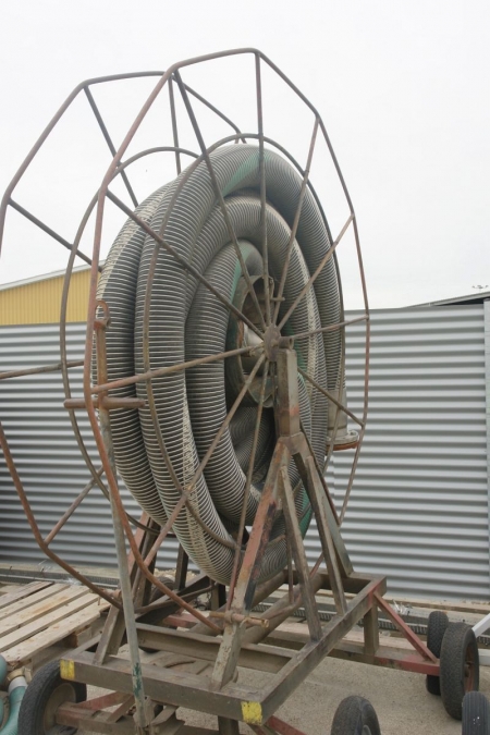 Hose reel on trolley, with reinforced hose