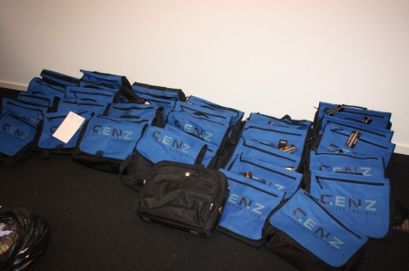 Ca. 30 brugte og ubrugte tasker med tryk (Cenz) + Dell computertaske