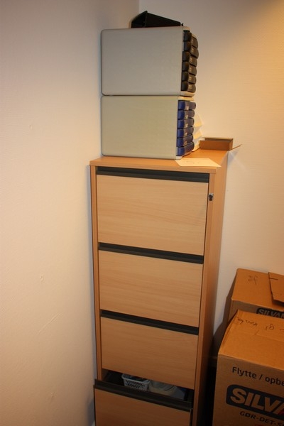 Filing cabinet with 4 drawers, height approx. 135 x width = 47 x depth = 65 cm + various