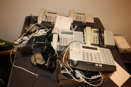 Ca. 6 telefoner, LG Digital, LKD-30DS (heraf en i receptionen) + diverse trådløse telefonsæt, Plantronics