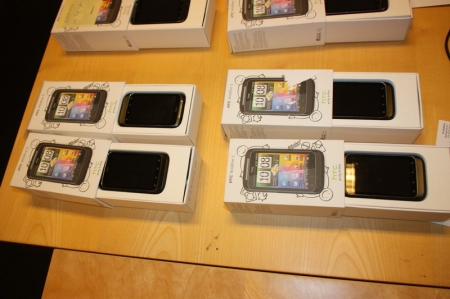 4 smartphones, HTC Wildfire S