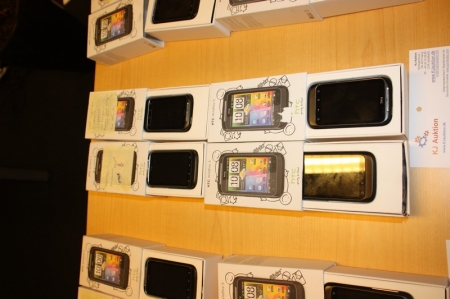 4 smartphones, HTC Wildfire S