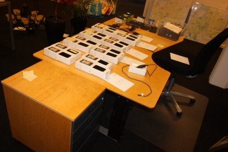 El-hæve sænke skrivebord, Linak, ca. 200 x 110 cm + skuffesektion + kontorstol, HÅG + køreunderlag