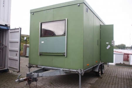 Grøn pionervogn, mål: 230x570. Toilet (tørkloset), håndvask, vandvarmer, 6 omklædningsskabe, opholdsrum, gasblus, køleskab, varmeapparat (5158)