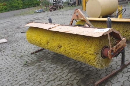 Tractor mounted broom