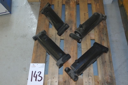 Pallet with pistons