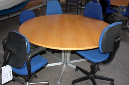 Rundt bord med 5 kontorstole