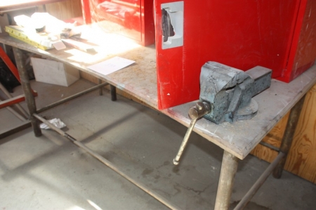 Table with vise + welding electrodes