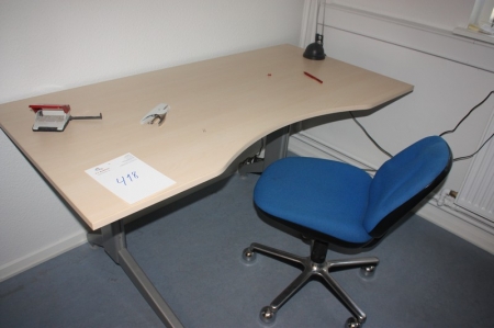 El-hæve sænkeskrivebord, dimension 160 x 80 cm + 1 fag stålreol + kontorstol