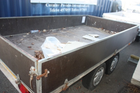 Trailer, fibreboard. Variant 1303. T750/L475. First registration date: 29-03-2000. License plates not included. Buyer must bring sample plate.