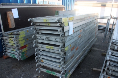 Approximately 15 scaffolding walkways, length = 2.9 meters. Width approx. 60 cm. Stand included