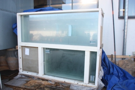 6 fixed windows, width approx. 194 cm. Height approx. 250 cm