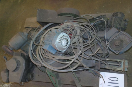Pallet with various pumps + motor + cable
