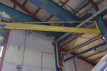 Jib crane with Demag 500 kg electric hoist, c. 4 meters reach. Pillar not included