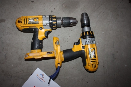 2 x cordless drills, DeWalt (without battery and charger)