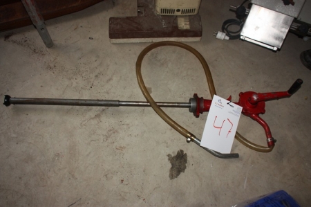 Oil pump, hand operated