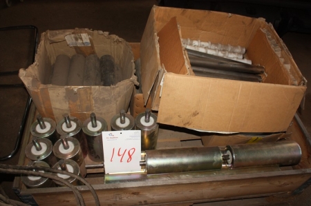 Miscellaneous rollers for conveyor belts, unused. Some of these suits for sorting machine, Metso Locotrack ST348. Pallet and pallet collars not included