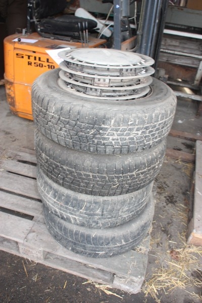 4 x steel wheels with winter tires 195/65 R15 + 4 wheel covers (fits include Audi 80)