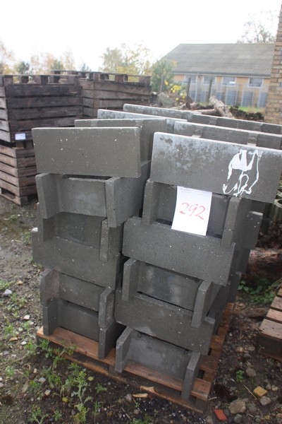 Approximately 24 foundation stone, 39 cm, on a pallet