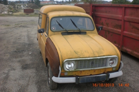 Renault 4 årg 1990. Tidligere reg nr CU 86497. Paraply gear + mange reservedele. kører og starter fint. Skal synes.  Kun moms af salær