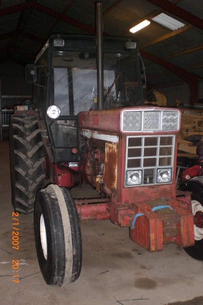 Tractor, IH 1055. Meter display: 7700 hours