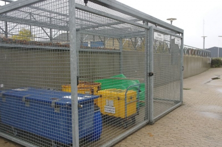 Wire mesh cage, dimensions: 2.5 x 2.5 x 5 meters with 2 doors
