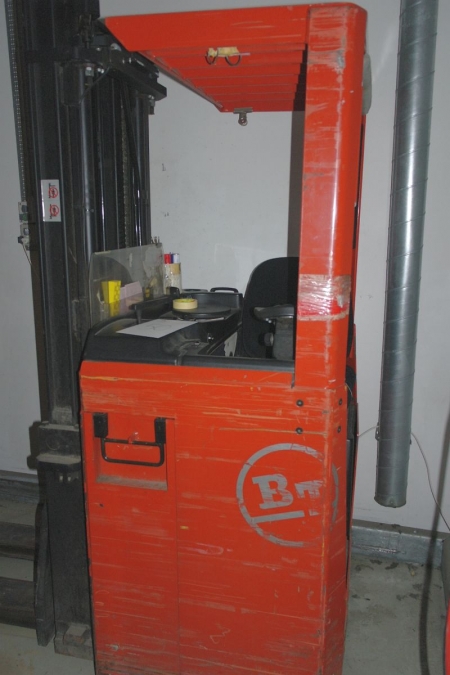 Electric stacker, BT, type: SR 135/3 No. 580137/2003. Lifting capacity 1350 kg. Condition unknown