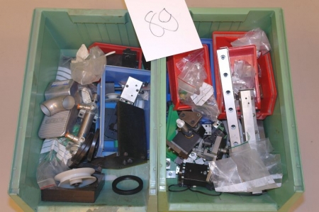 Kasse med låseværktøjer + stempler for pneumatik m.v.