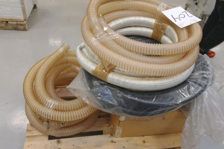 Pallet with vacuum hose + tube
