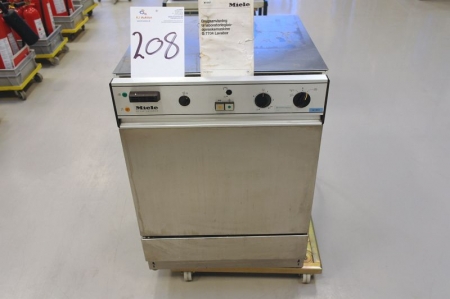 Washing machine for washing of laboratory glassware, Miele G7704