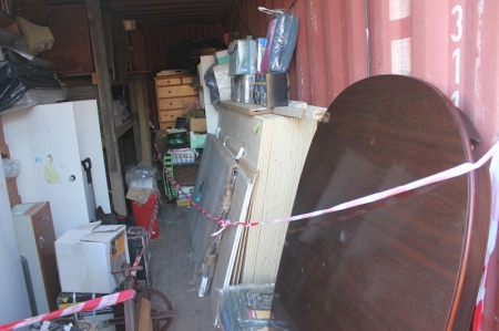 Contents on the right side of the container approx. 20 veneer sheets + 2 dressers + various utensils, etc.