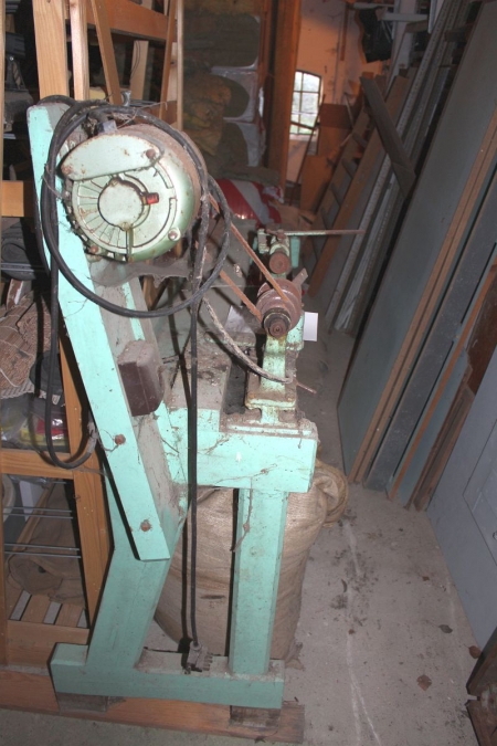 Wood lathe. Condition unknown